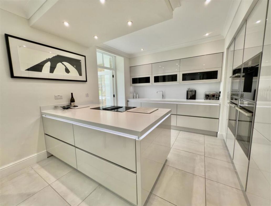 Property image 6 of 46