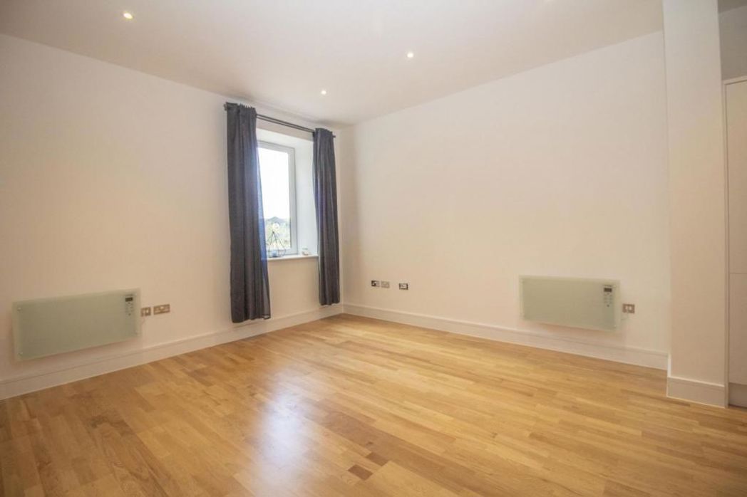 Property image 5 of 9