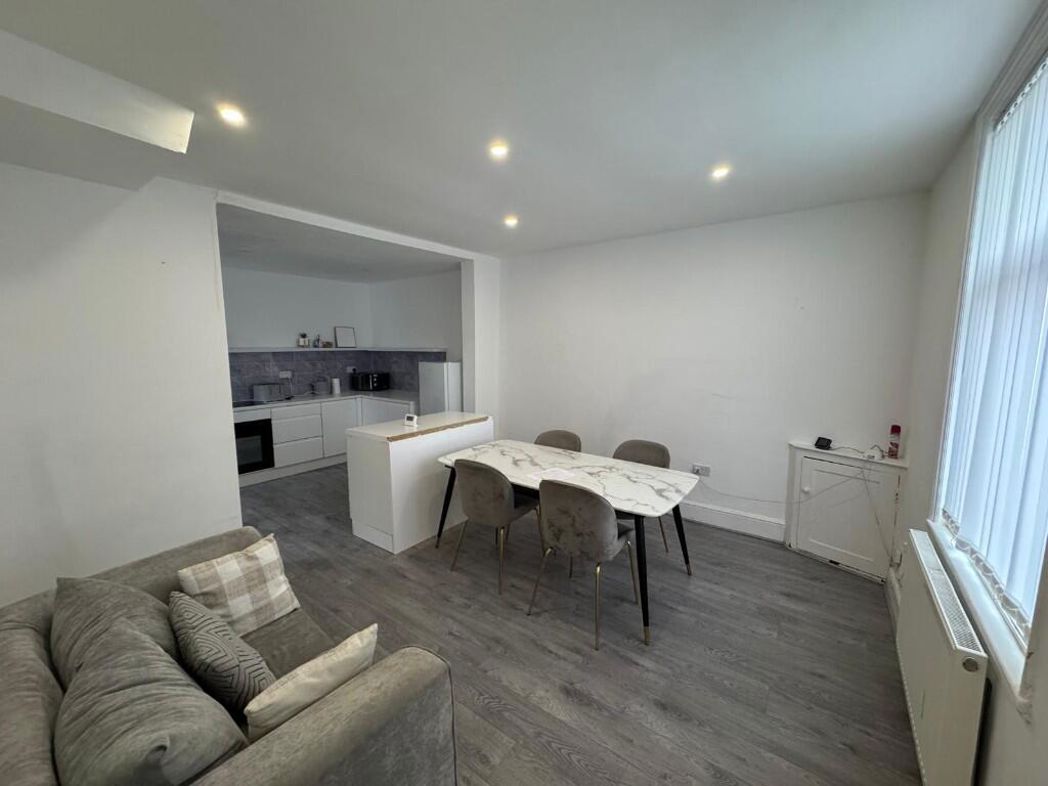 Property image 2 of 9