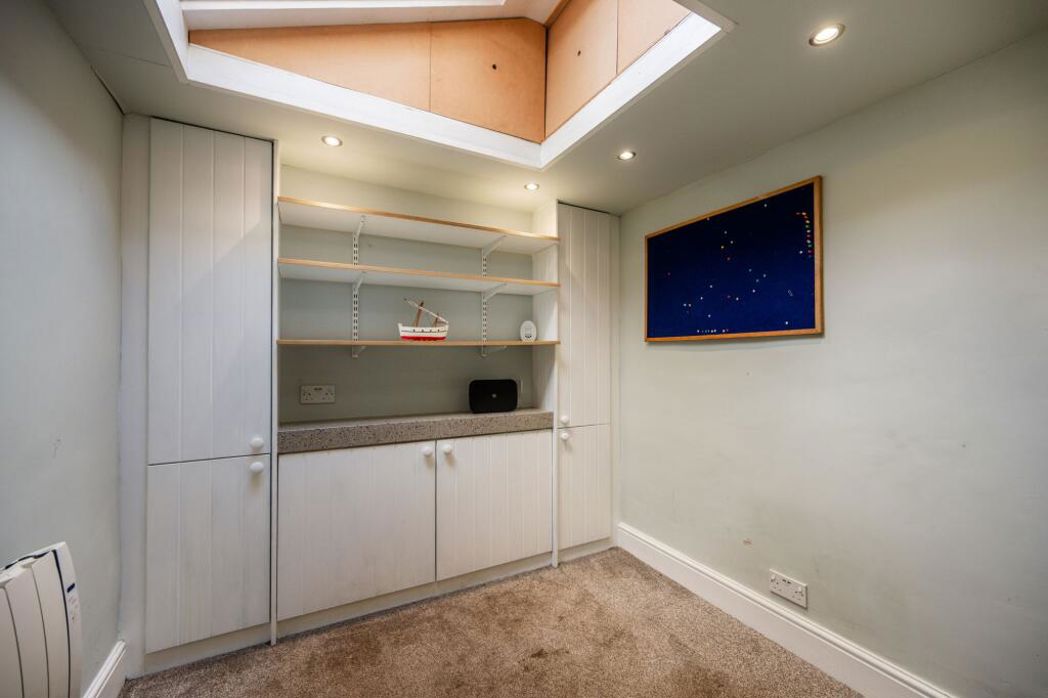 Property image 16 of 31