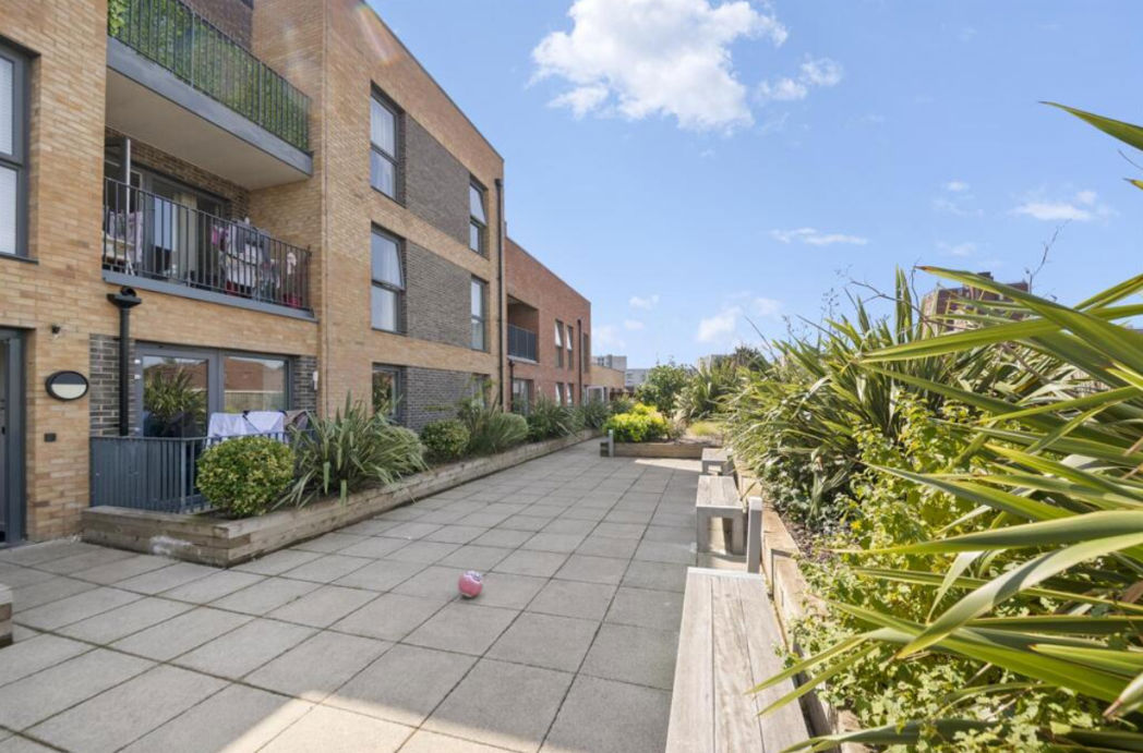 Flat 33 Carpenter House, Hayes, Middlesex, UB3 3FG