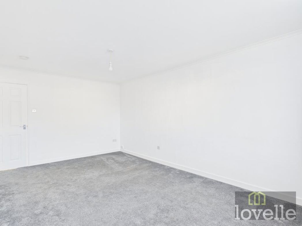 Property image 5 of 12