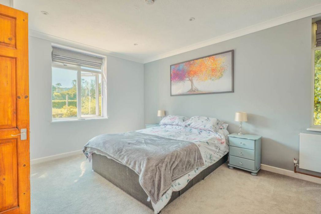 Property image 10 of 28