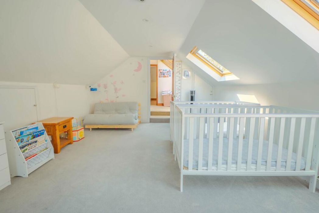 Property image 11 of 28