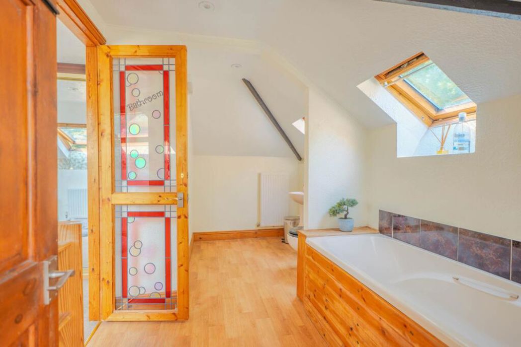 Property image 12 of 28