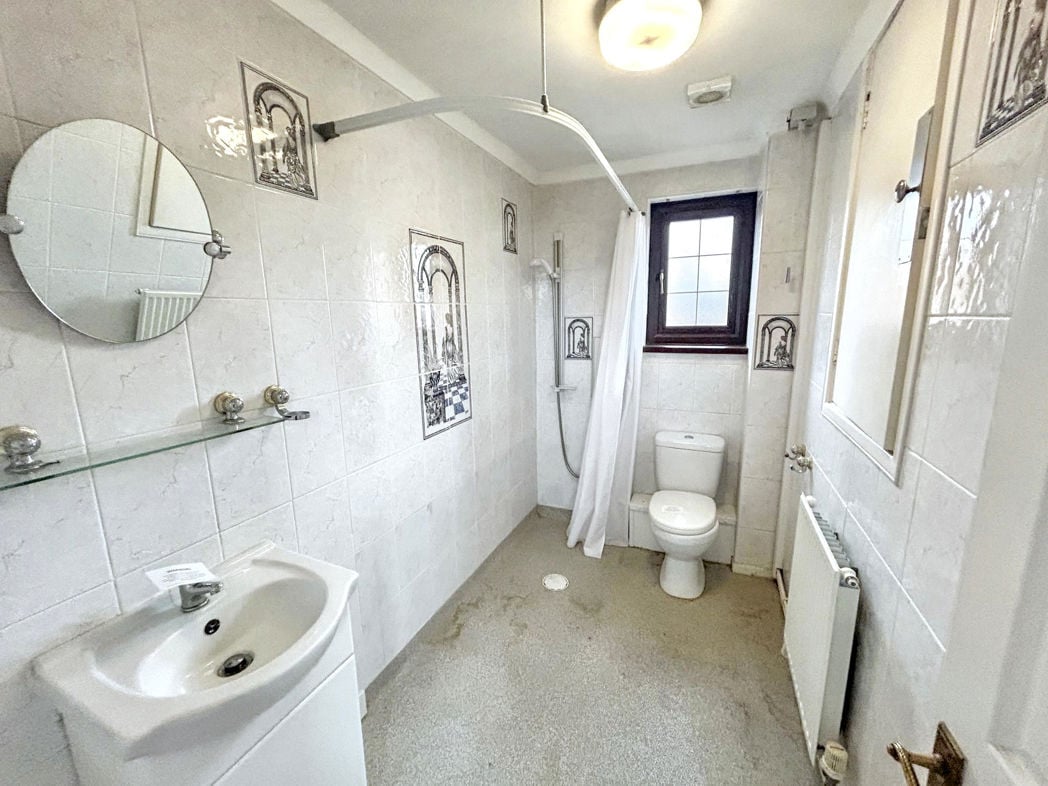 Property image 7 of 8