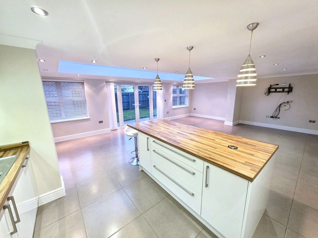 Property image 9 of 23