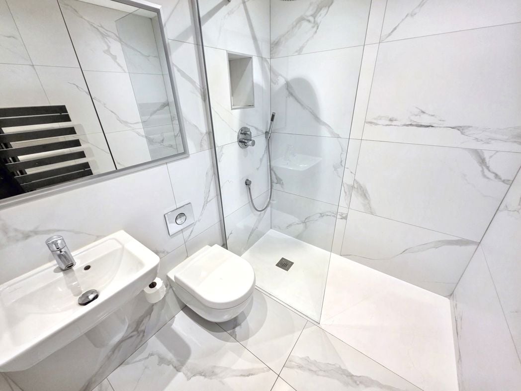 Property image 12 of 23