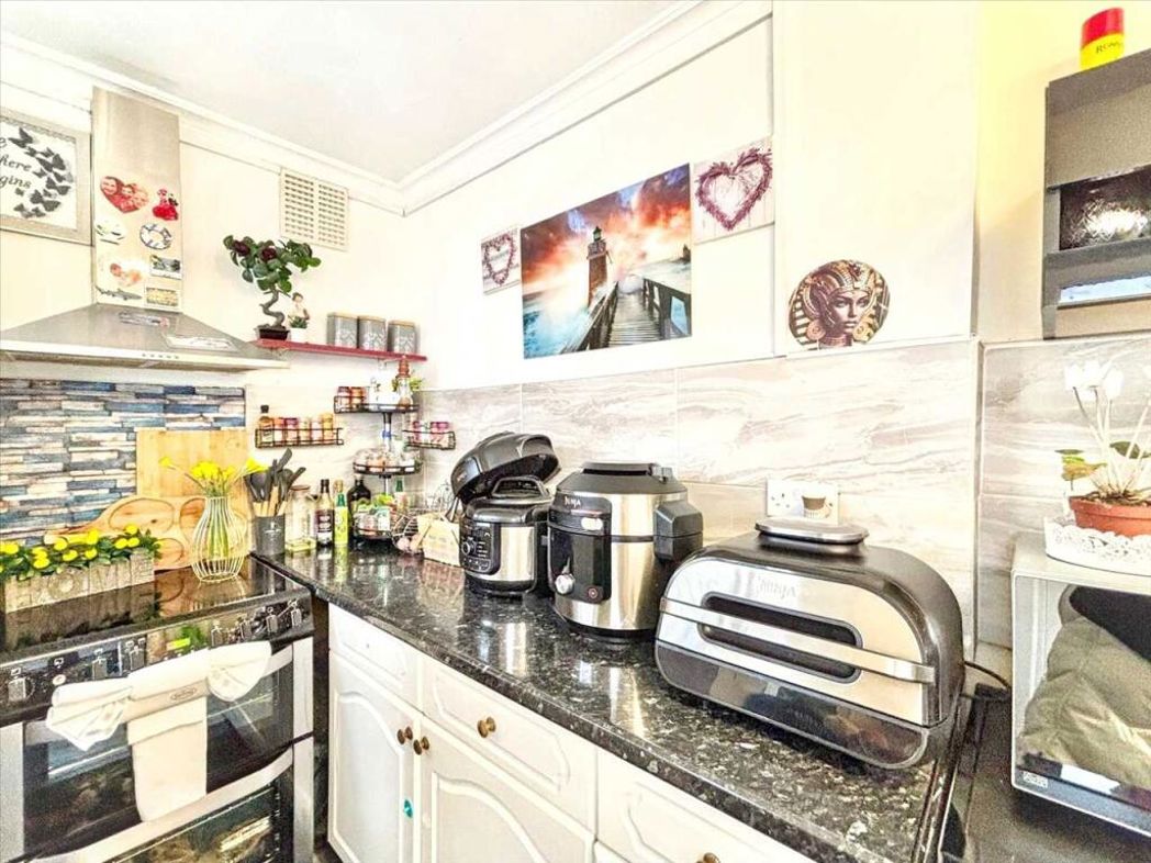 Property image 10 of 13