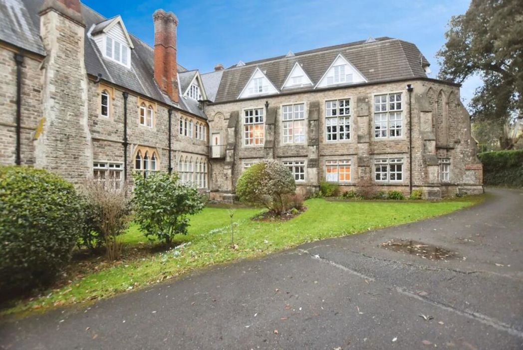 Property image 10 of 10