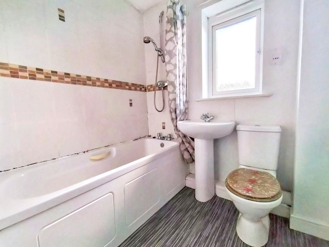 Property image 11 of 12