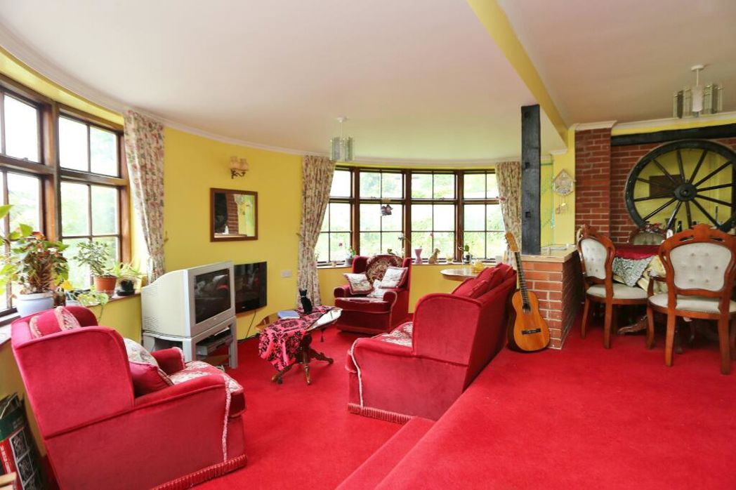 Property image 5 of 12