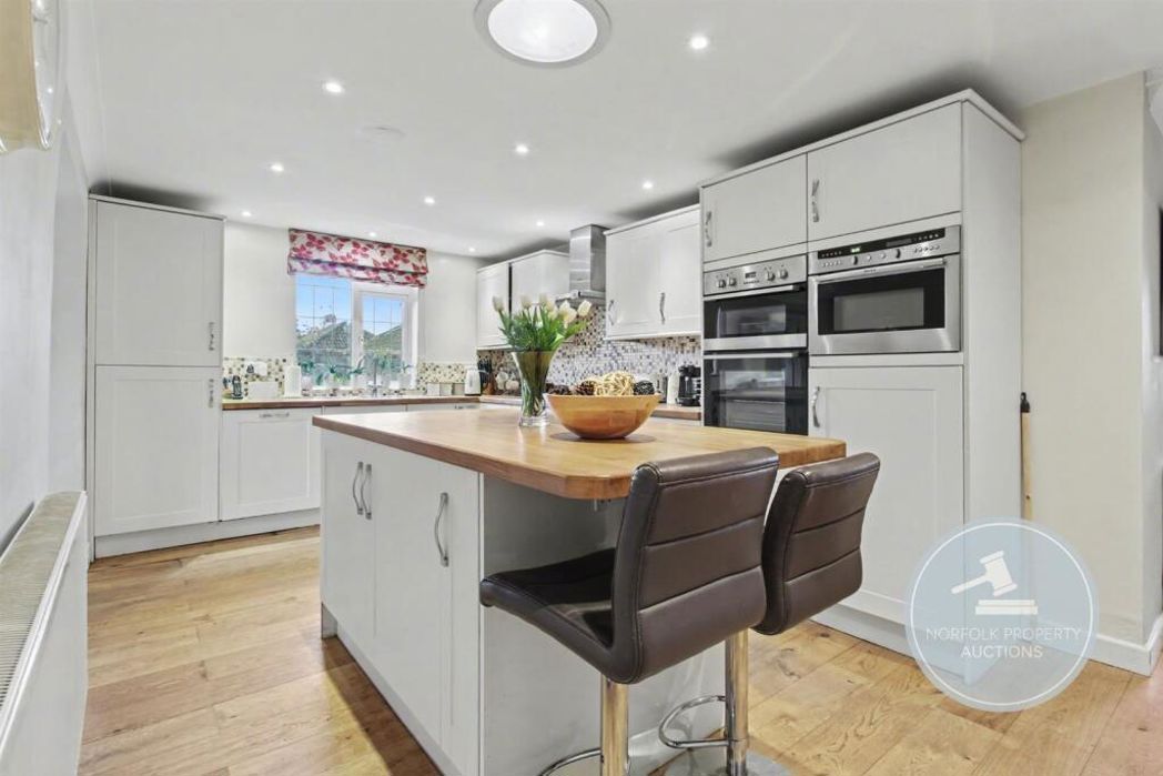 Property image 2 of 19