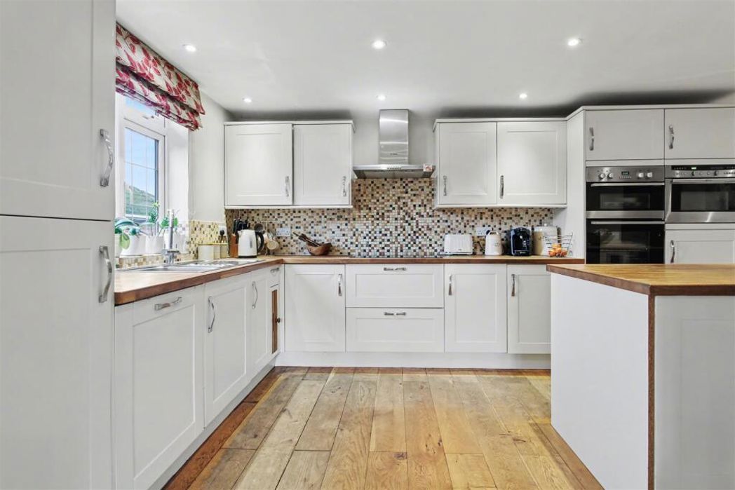 Property image 4 of 19