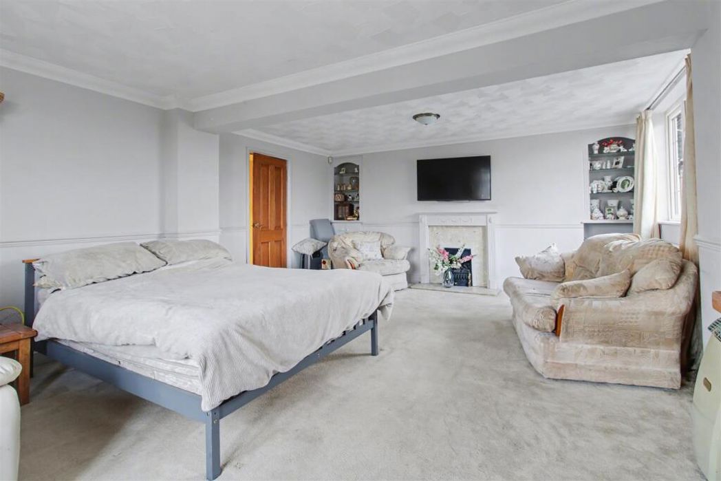 Property image 5 of 19
