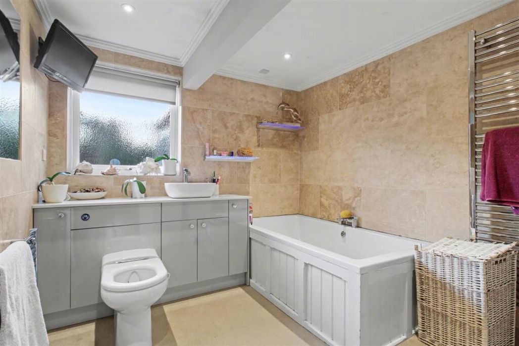 Property image 10 of 19