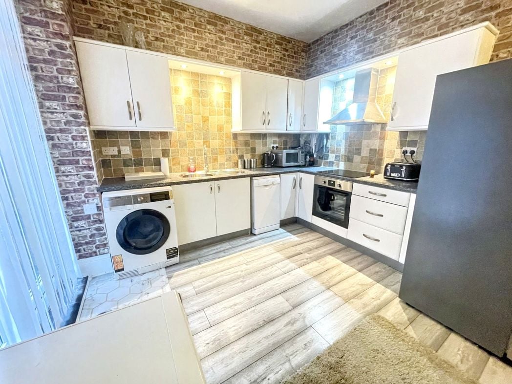 Property image 5 of 11