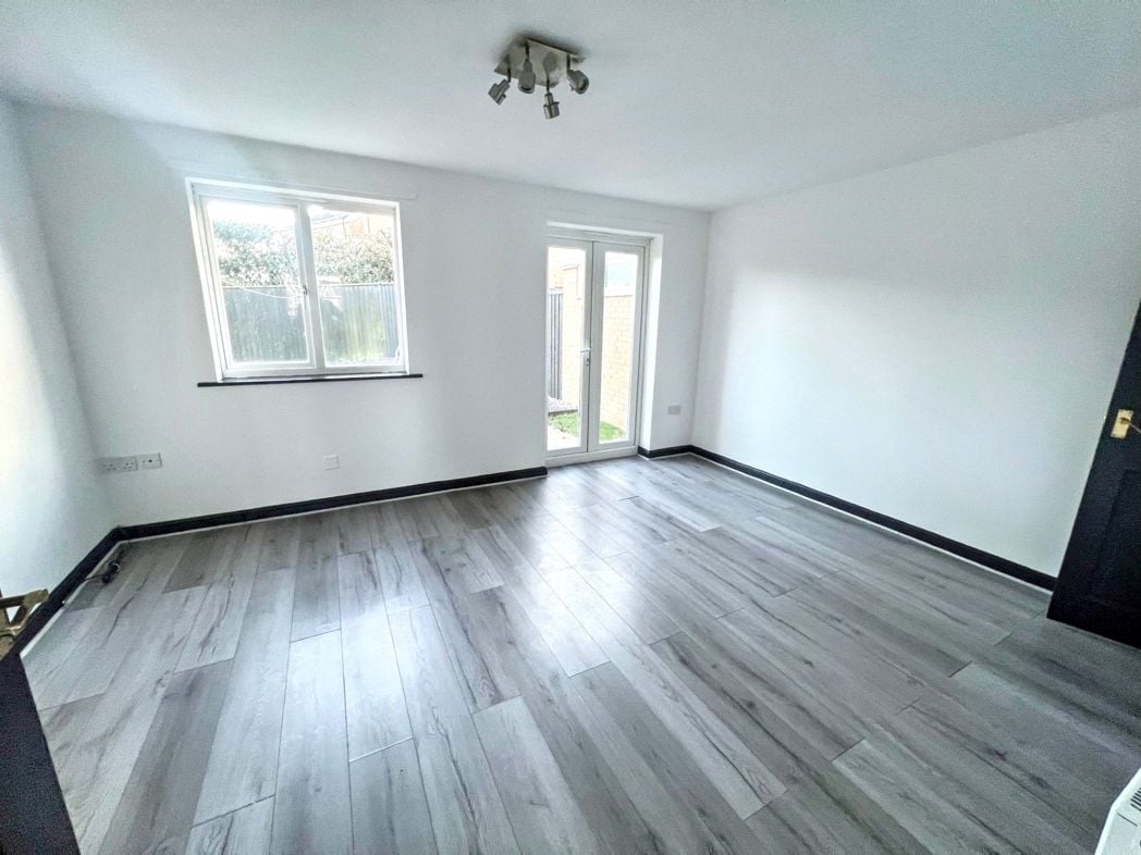 Property image 2 of 9