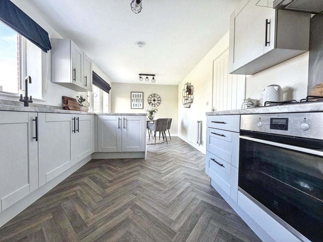 Property image 10 of 31