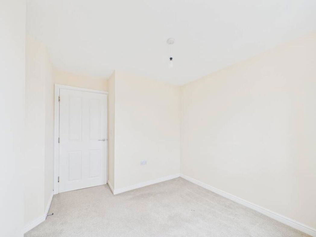 Property image 9 of 19