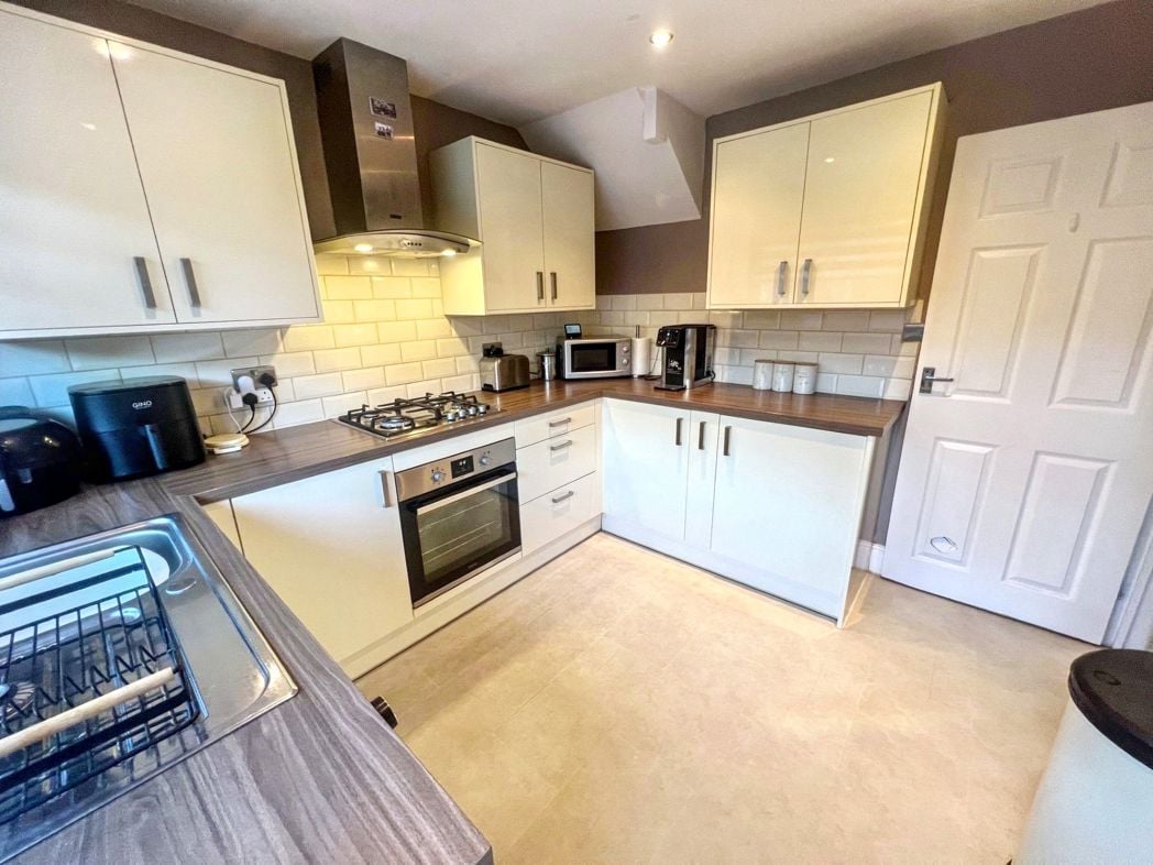Property image 11 of 13