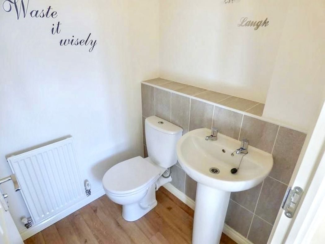 Property image 7 of 11