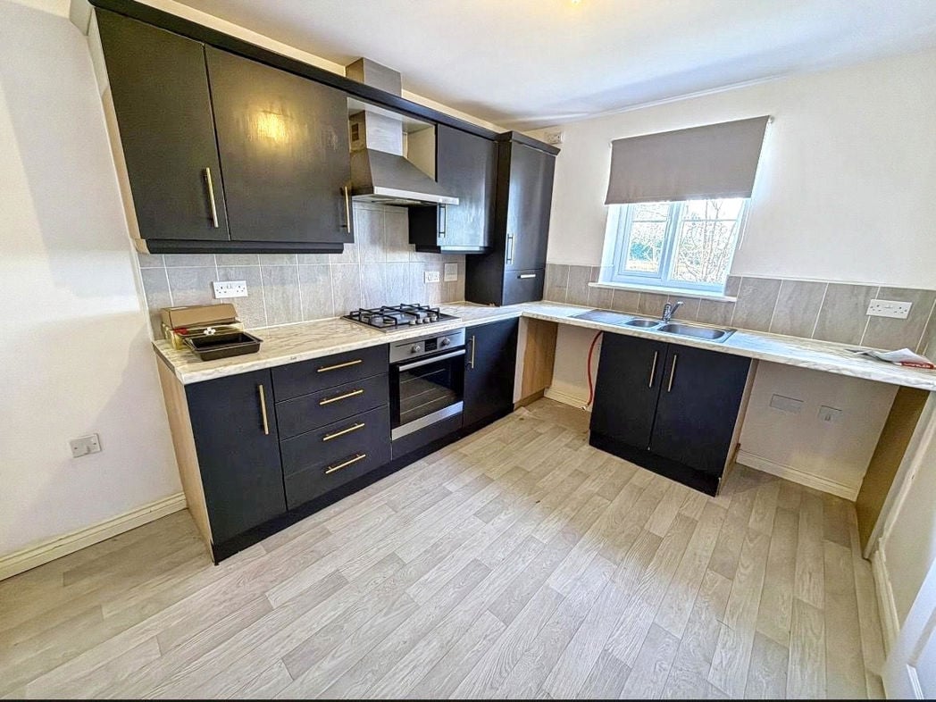 Property image 3 of 11