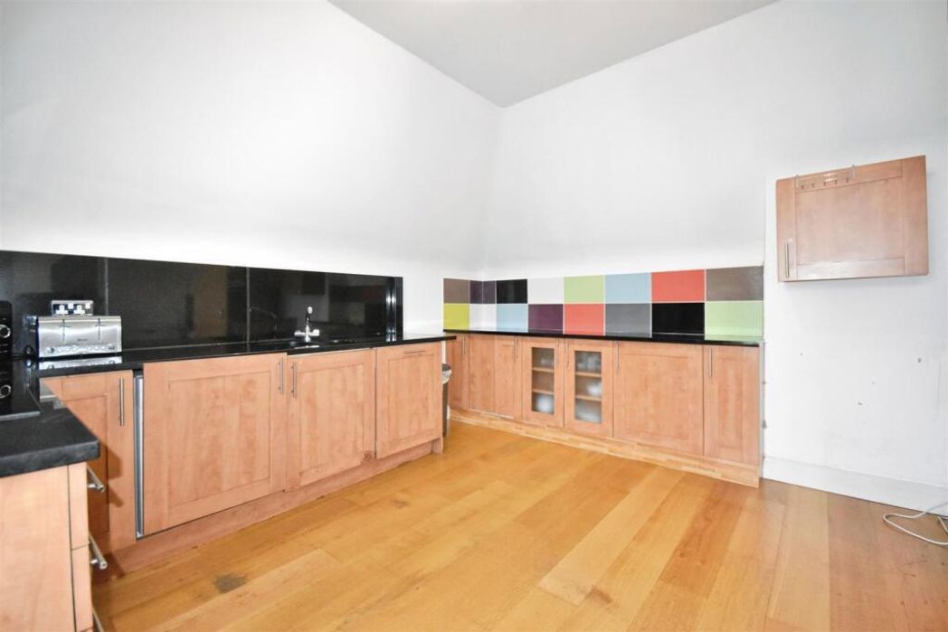 Property image 8 of 15