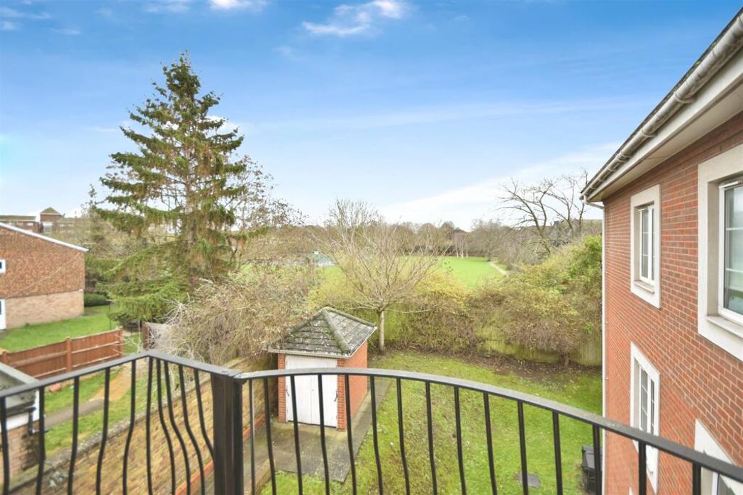 Property image 11 of 15