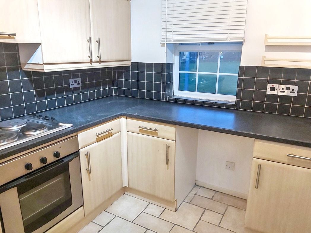 Property image 2 of 9
