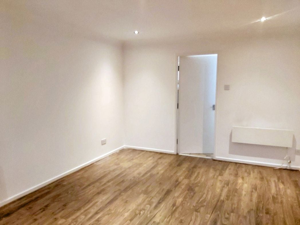 Property image 5 of 9