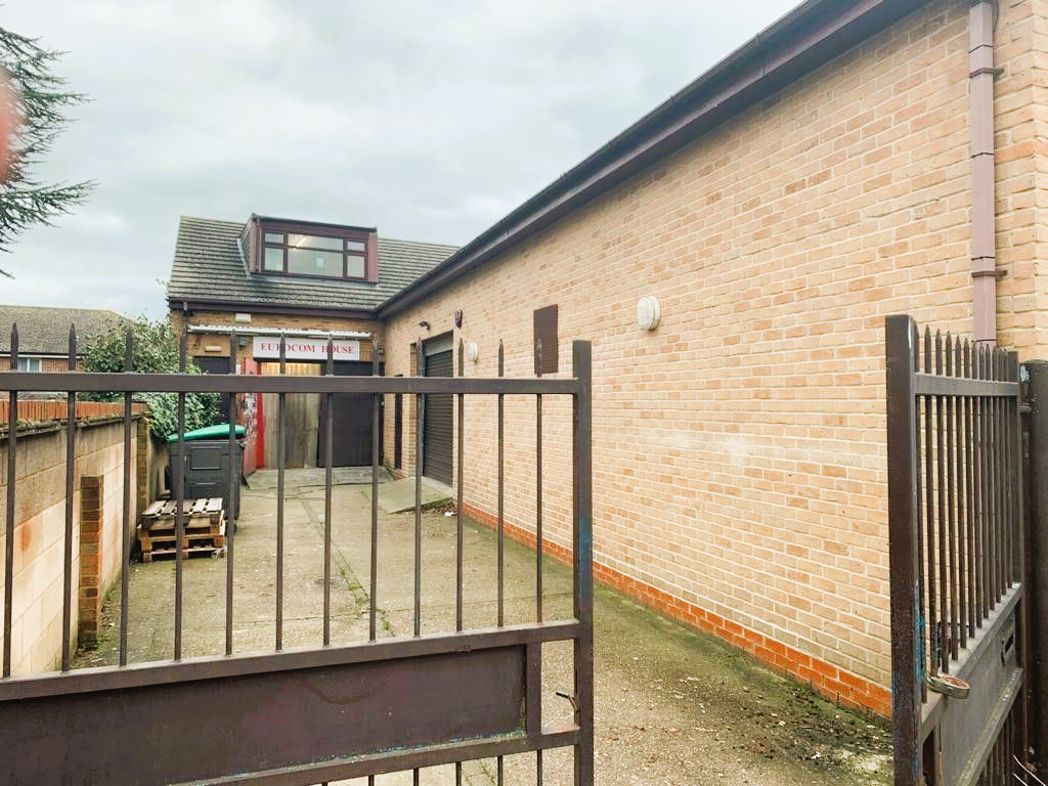 Property image 2 of 19