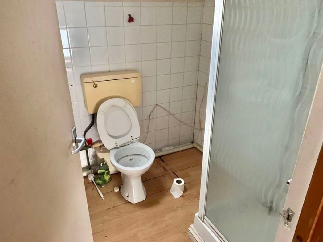 49, Neath, Neath Port Talbot, SA11 1AR