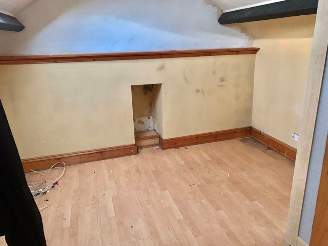 49, Neath, Neath Port Talbot, SA11 1AR