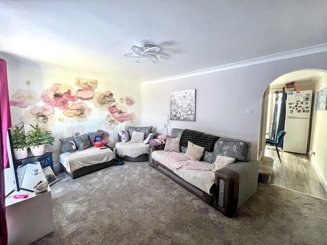 Property image 3 of 11