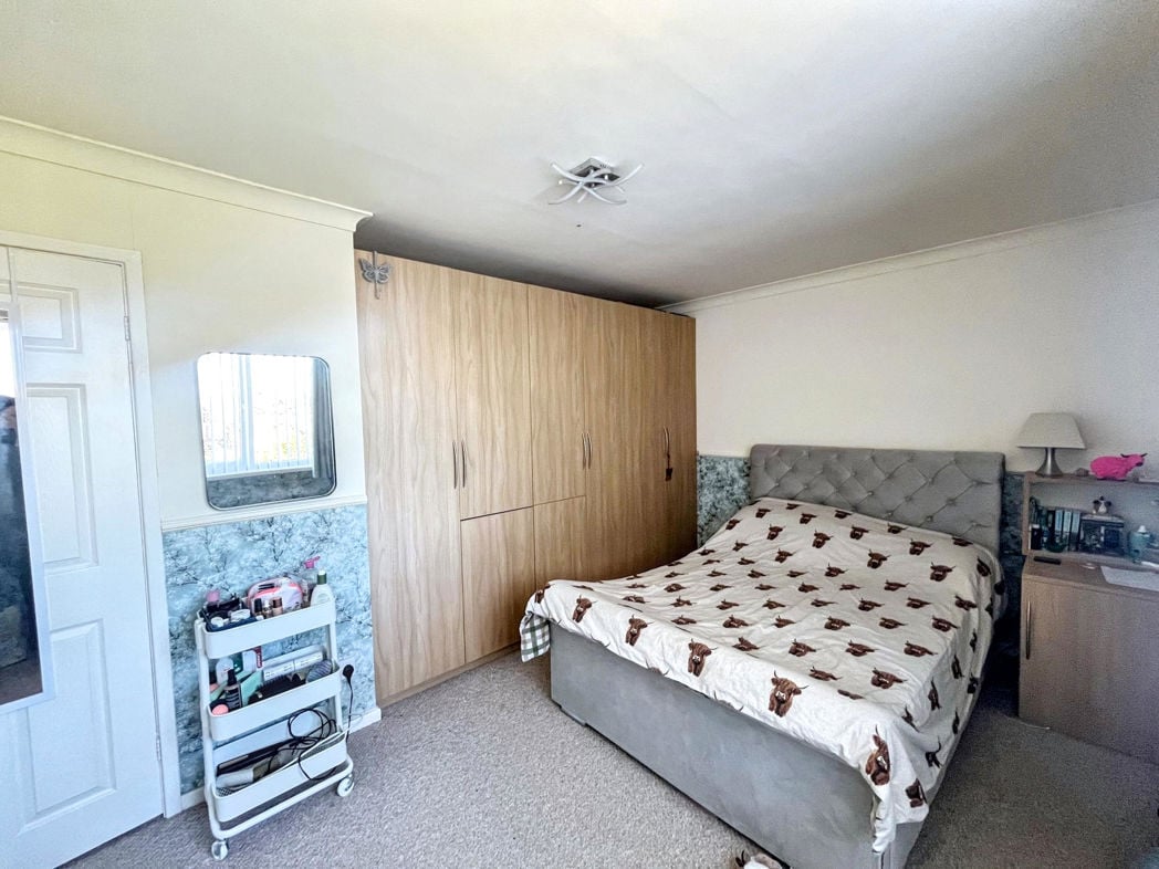 Property image 8 of 11