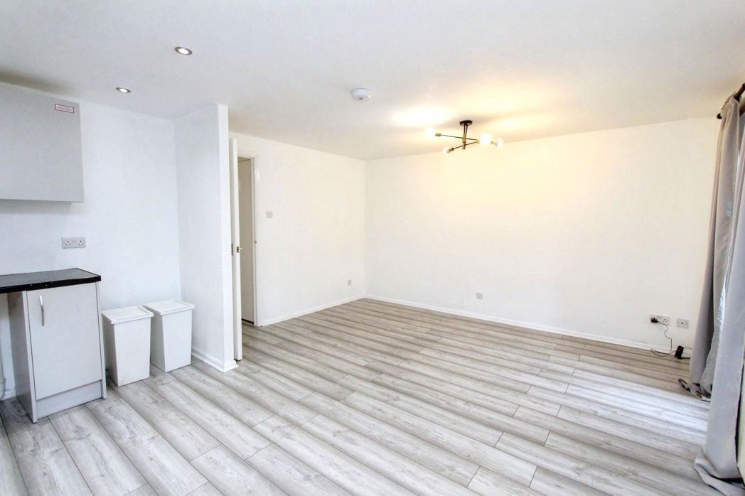Property image 5 of 8