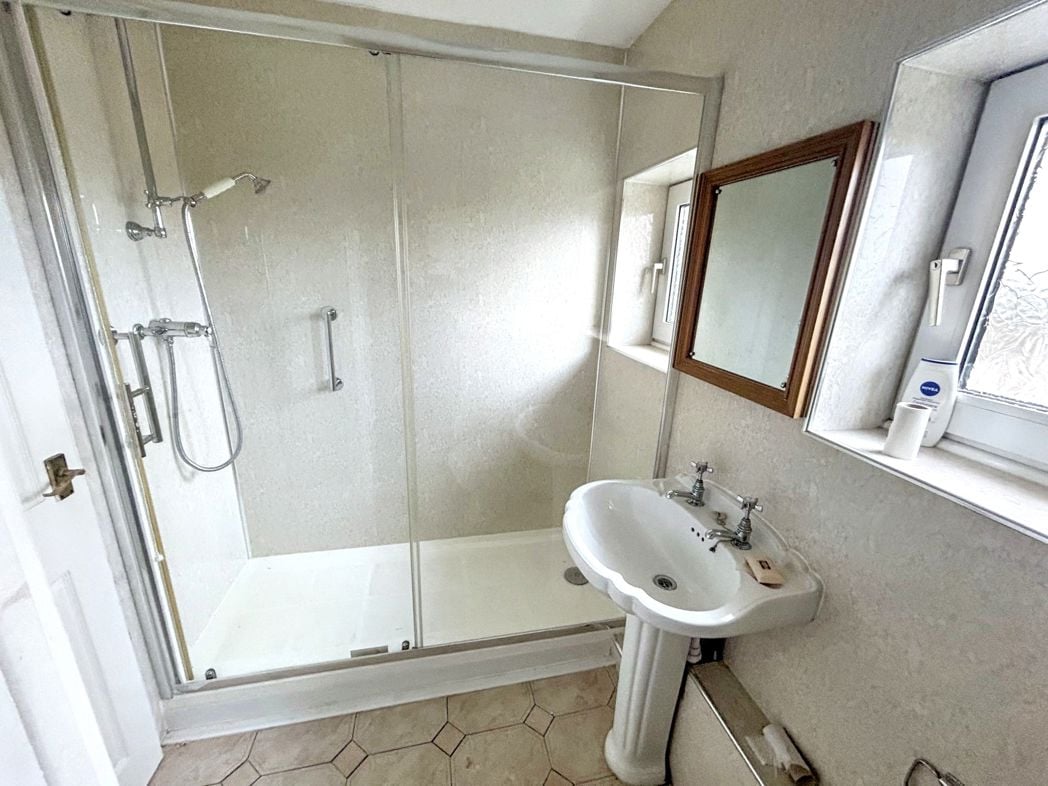 Property image 4 of 9