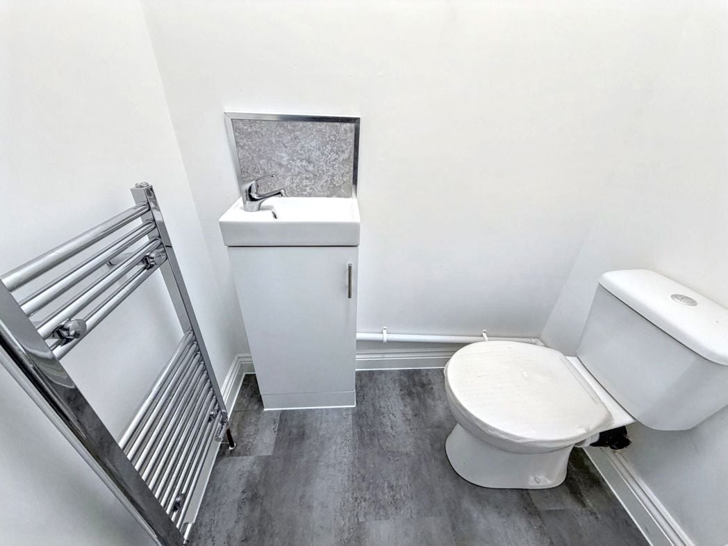 Property image 11 of 17