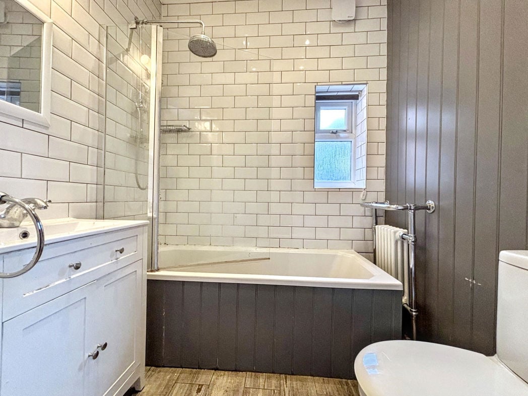 Property image 2 of 9