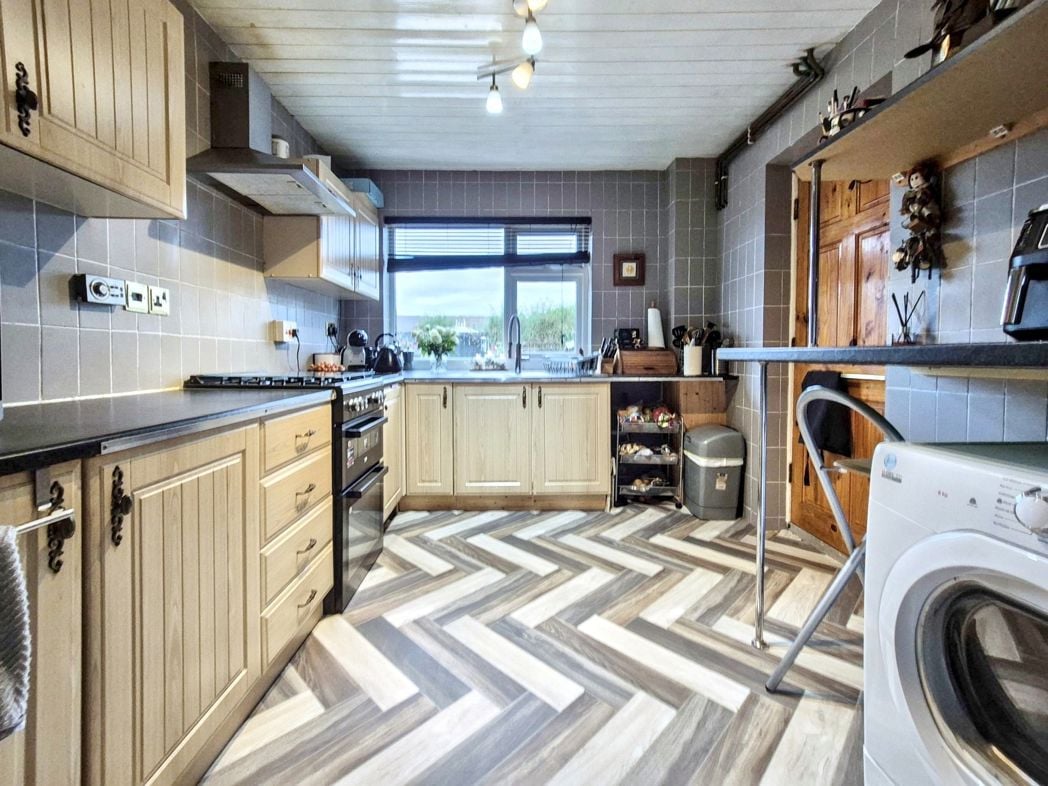 Property image 9 of 23