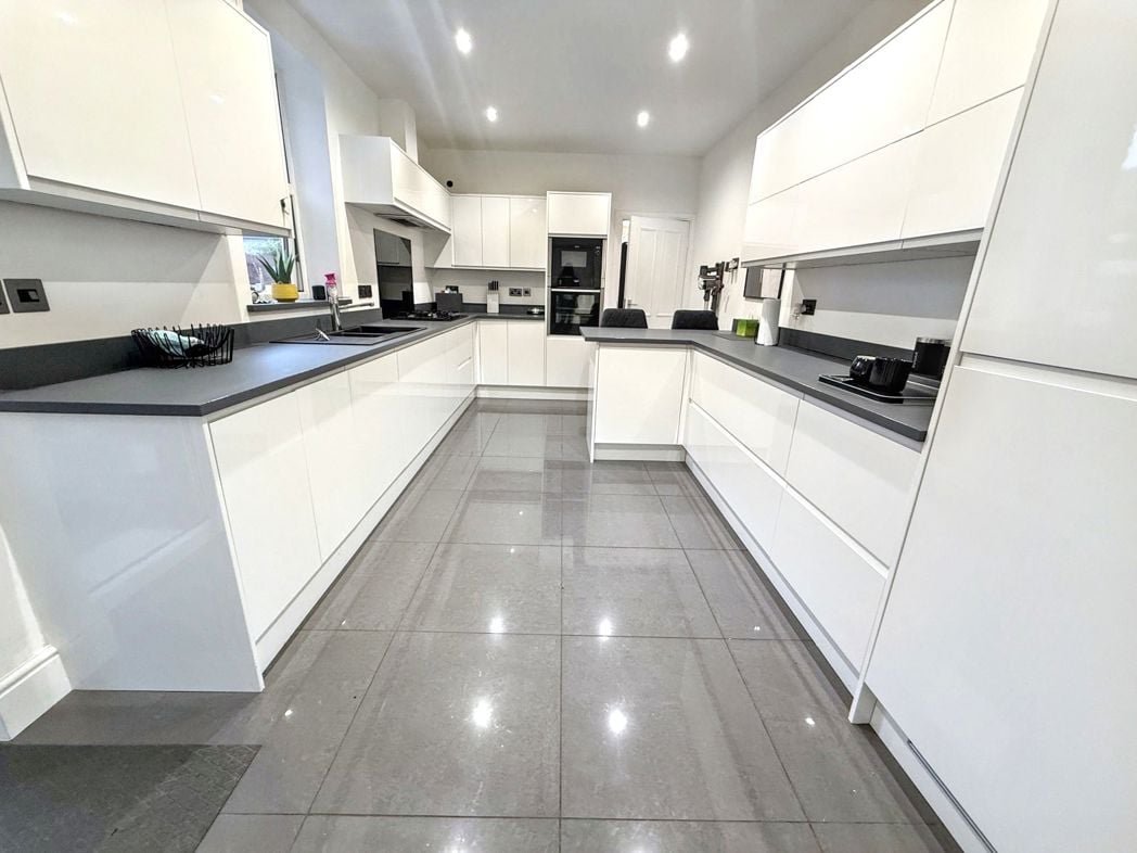Property image 3 of 27