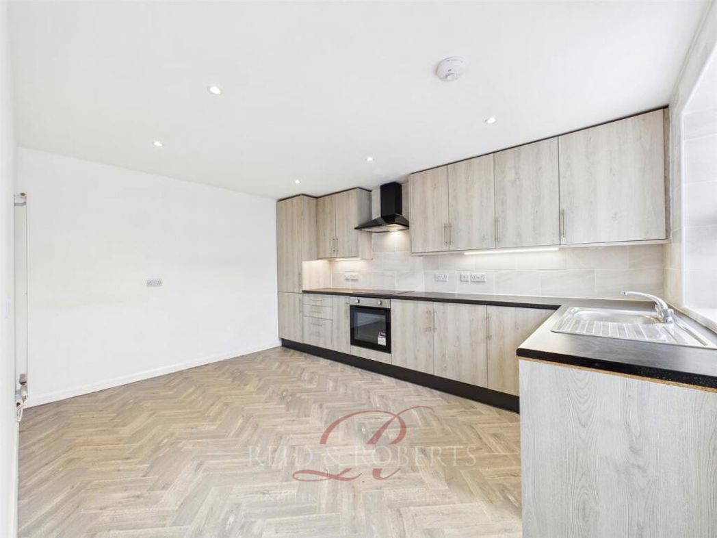 Property image 4 of 19