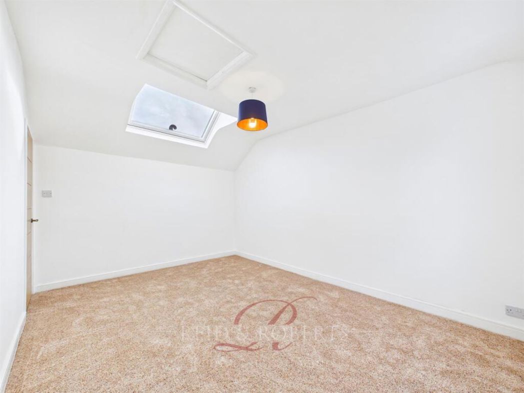 Property image 11 of 19