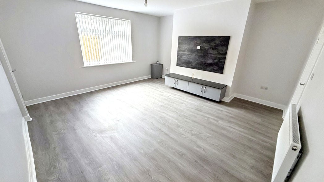 Property image 2 of 18