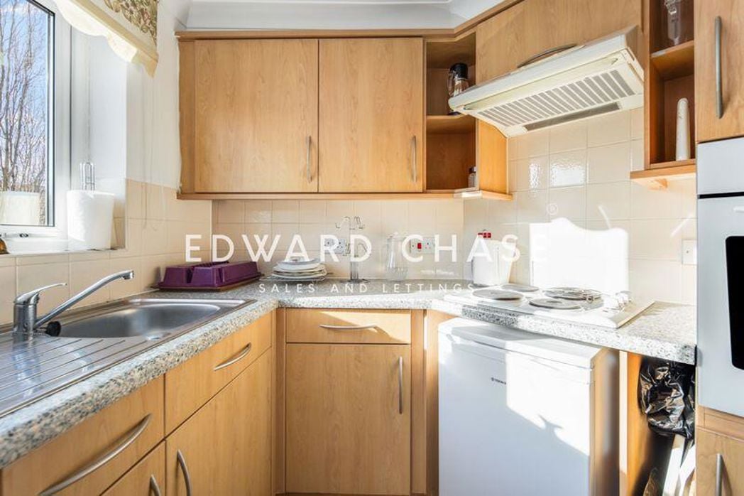 Property image 11 of 15