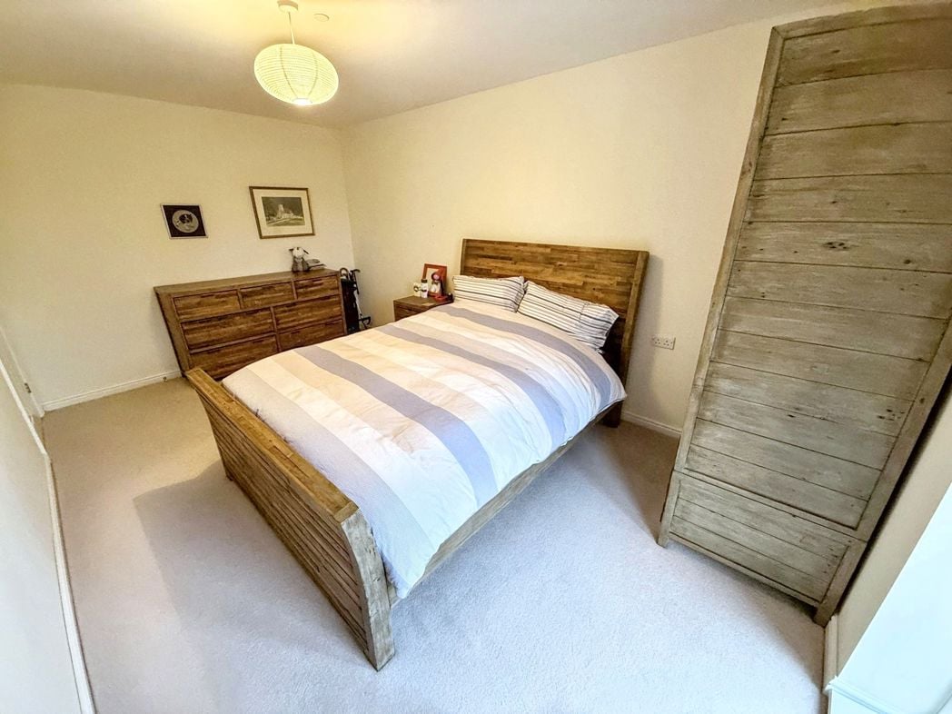Property image 10 of 28