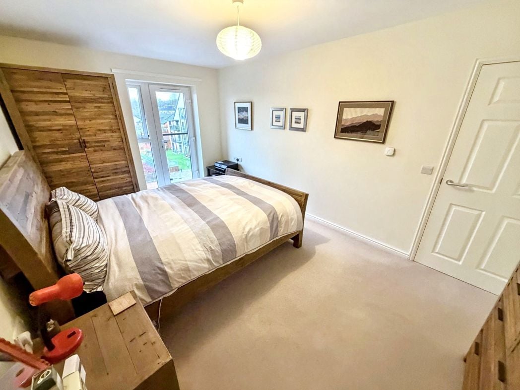 Property image 12 of 28