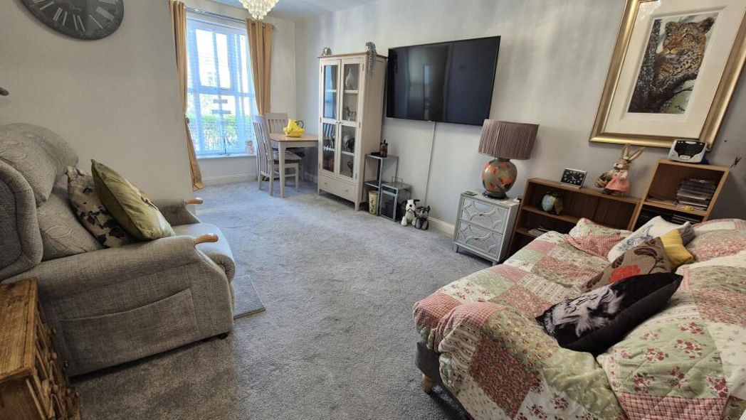 Property image 2 of 8