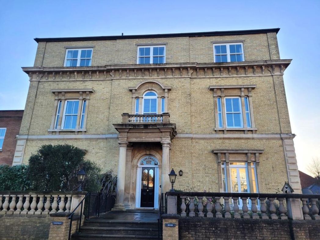Property image 1 of 12